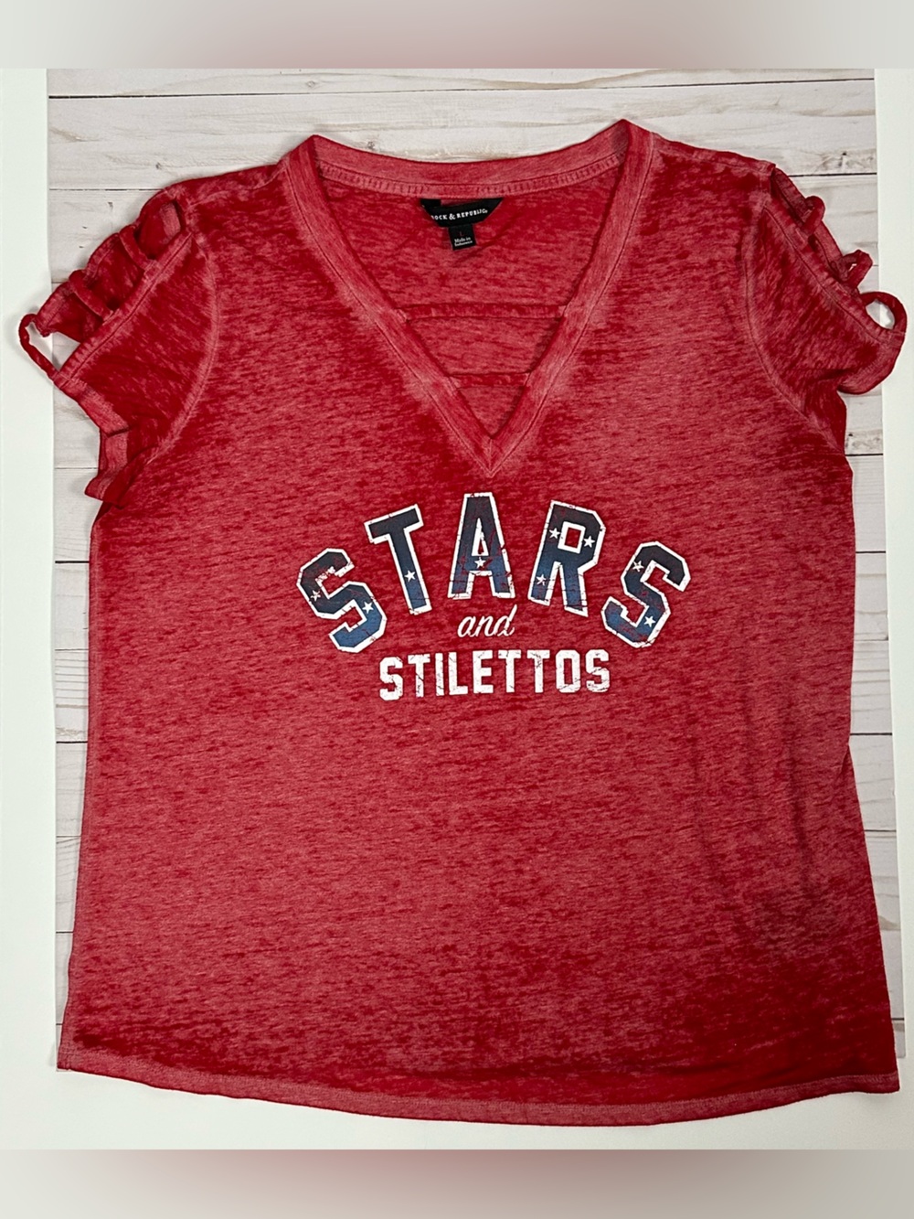 ROCK & REPUBLIC Red Stars & Stilettos Strappy Cold Shoulder Burnout Tee - size L